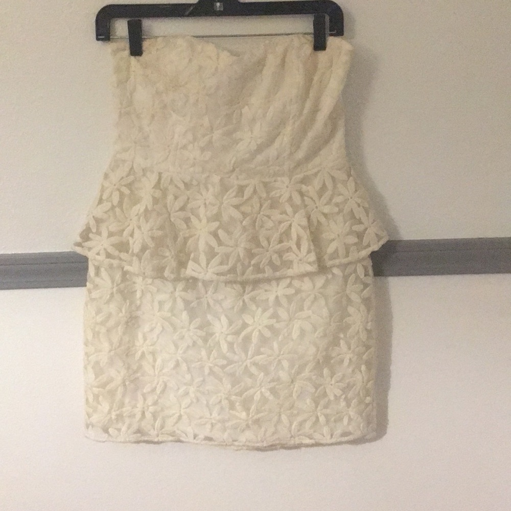 Pins and needles ivory/white flower peplum dress